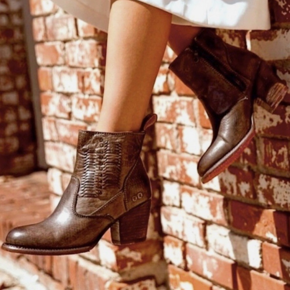 Bed Stu Cobbler Series Shrill Heeled Leather Boots in Tan Size 8